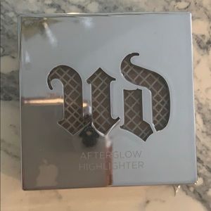 Powdered highlighter